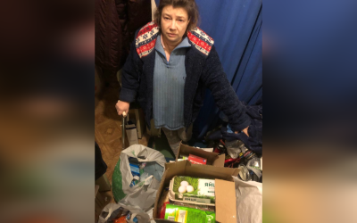 Help to a wheelchair woman